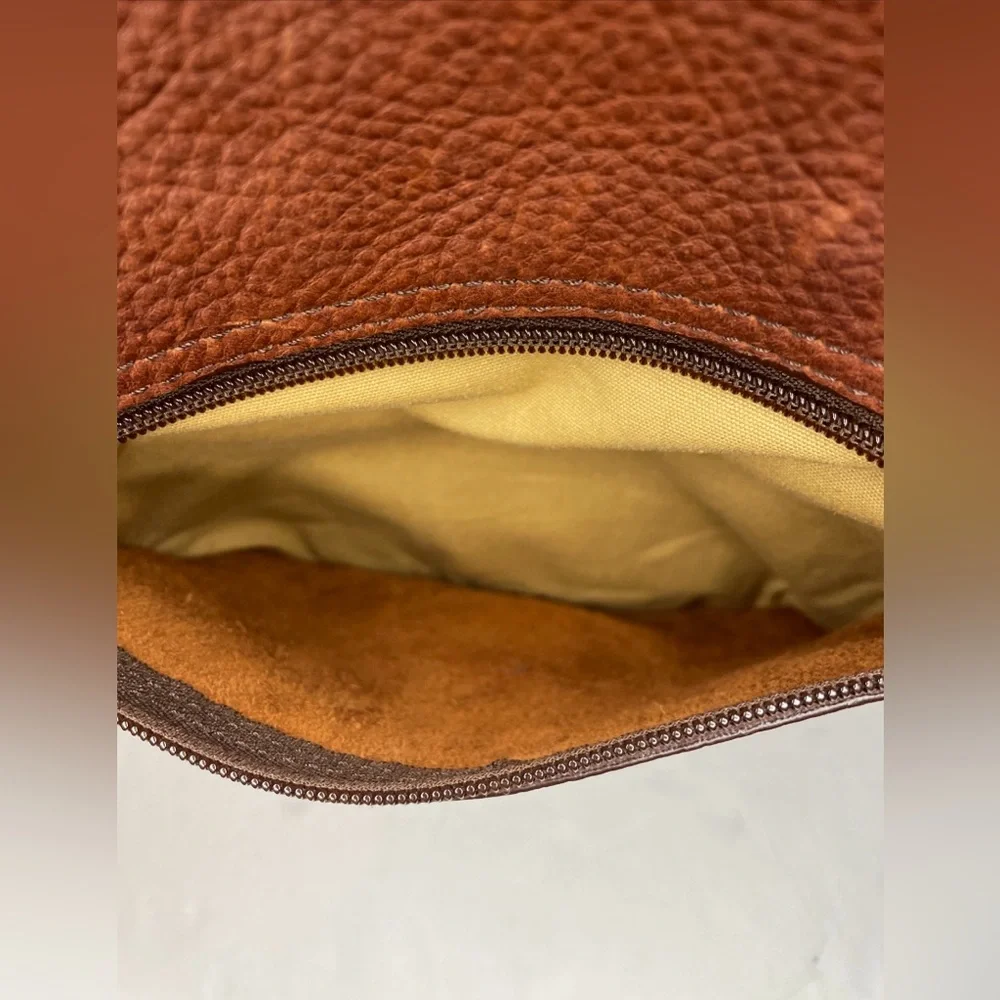 Duluth Trading Co Lifetime Leather Travel Bag Multi Zip Pocket Crossbody Brown